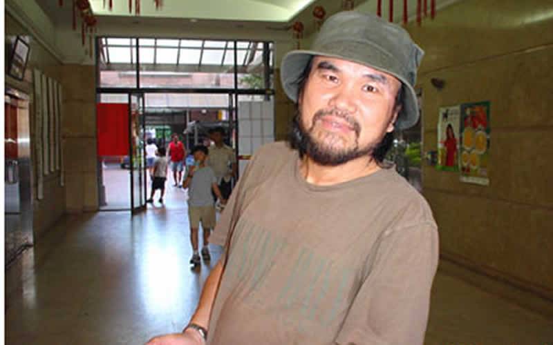 ▲ 鐘永和，鄭維棕 / 攝影<hr />《台灣鄉城素描---鐘永和一甲子攝影展》自4月21日至6月12止在國立台灣歷史博物館舉行。四月29日下午2點30分並將於國立歷史博物館四樓401展廳舉行，歡迎汐止鄉親光臨。人文攝影家鐘永和自1980年代開始，即用影像紀實臺灣、關注鄉城，他秉持著「生活行腳、人文觸角」的意念攝影創作，三十五年來足跡遍及臺灣各地，透過鏡頭紀錄臺灣各個角落的自然風光與人文景緻，憑藉著敏銳的心及感受性的眼，將瞬間的感動捕捉入鏡，為臺灣這片土地留下歲月流轉的永恆剎那。他的作品真實無誤地紀錄著時代的面貌、社會的變遷以及攝影家的內在情感，在在顯示其深厚的美學內涵與人文素養。觀看他的作品，就如同閱讀台灣這片土地上的歷史。「影像保存」現今已成為世界各國文化機構重視的典藏項目之一，本館對於台灣影像紀錄的蒐集與保存向來不遺餘力，故特邀鐘永和先生彙集整理其一甲子人生、個人35年光影歲月，以「臺灣鄉城素描」為主題辦理此展覽，透過「土地」、「人情」、「鄉景」的系列規劃，精選60幅作品，並搭配鐘永和頗具文采、真摯樸實的感性短文，每件作品都可見他對臺灣鄉城人文生活的關注。本展更是難得邀請鐘先生許多活躍於藝文界的朋友們跨領域共同參與創作，期能透過這場難得的攝影與文學跨領域結合的盛宴，用影像為臺灣生活歲月留下動人的故事。........