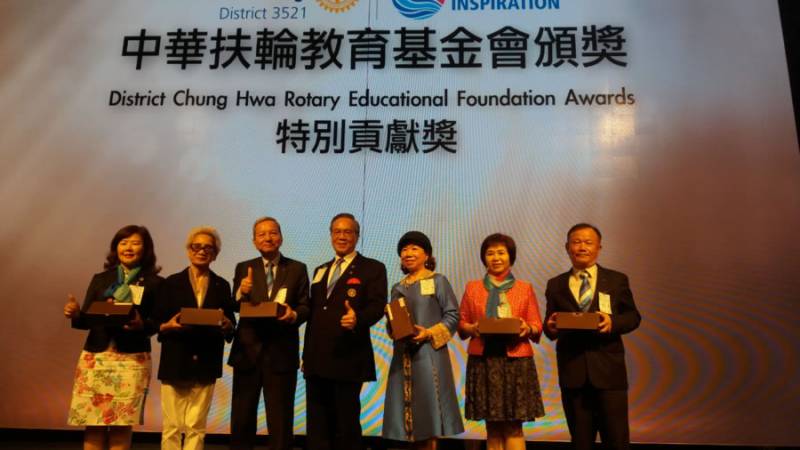 &nbsp;<strong>《<a href="https://www.anews.com.tw" target="_blank" rel="noopener">台灣公益新聞網</a>》</strong>由公益伙伴組成的公益新聞平台團隊，希望提供社會正能量的訊息，我們非常歡迎您主動提供公益與值得傳揚的故事（<strong>本網站保有刊登與否之權利</strong>），大家一起建造台灣成為一個友善有愛助人為樂的公益國度。<strong><img class="wp-image-9509 alignright" src="https://www.anews.com.tw/wp-content/uploads/2019/07/%E8%98%87%E5%AA%BD%E5%AA%BD2019-07-13.jpg" alt="" width="126" height="95" /></strong> <strong>社長：蘇蔡彩秋</strong> /【<a href="https://wowsumama.org/" target="_blank" rel="noopener">蘇媽媽愛悅讀</a>】 啟發生命下鄉計劃發起人 / 中華扶輪教育基金會榮譽董事 / 高雄市抗癌服務協會創辦人(Since 1995) /台中市抗癌人保健協會創辦人 (Since 1995) / 台中榮總醫院癌症病人探訪志工(26年)<strong><img class="wp-image-9519 alignright" src="https://www.anews.com.tw/wp-content/uploads/2019/07/%E7%B0%A1%E9%83%81%E5%B3%B02019-07-13-1.jpg" alt="" width="131" height="99" /> 總編輯：簡郁峰</strong> / <strong>0935-874-668</strong> / 世新大學新聞系 /台科大管研所EMBA碩士 /華人公益新聞總編輯 /蘇媽媽愛悅讀下鄉計畫、 音符下鄉執行長 / 中國科大講師 / 必倍得整合行銷執行長 / 【榮耀扶輪的公關36計-非營利行銷公關手冊】作者 /【台北旭東網路扶輪社】創社社長 /【台灣扶輪月刊】特約記者 / 台北市文山青商會會長(2007) / 國際青商會台北市區執行長(2008) / 十大傑出青年選委會公關組副總幹事(2009)<strong><img class="wp-image-9512 alignright" src="https://www.anews.com.tw/wp-content/uploads/2019/07/%E9%84%AD%E7%B6%AD%E6%A3%952019-07-13.jpg" alt="" width="121" height="91" />創辦人</strong>：鄭維棕<strong> /</strong>0953-384-576<strong> / </strong>東海哲學博士生 /曾獲金曲獎、 教育部〈 研究著作獎 〉/自由、商周記者 /著有《<a href="https://www.books.com.tw/products/0010843859" target="_blank" rel="noopener">一百萬封情書</a>》、《<a href="https://www.books.com.tw/products/0010854352" target="_blank" rel="noopener">台61海路漫行</a>》等書。&nbsp;&nbsp;&nbsp;